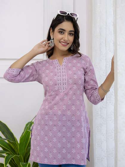 Nayo Women Floral Printed Pure Cotton Straight Kurti