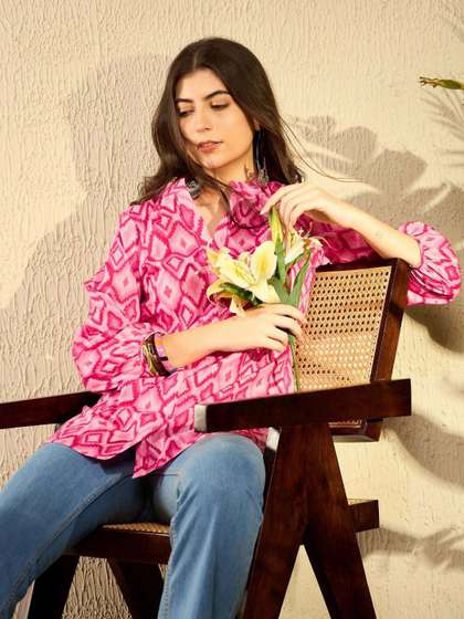 KALINI Women
                        Geometric Printed Mandarin Collar Straight Tops