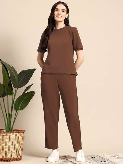 Mast & Harbour T-shirt With Trousers