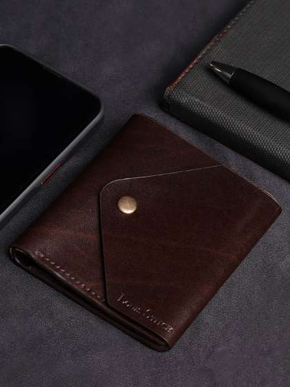 LOUIS STITCH Men
                    Handcrafted Leather Two Fold Wallet
