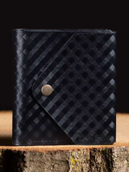 LOUIS STITCH Men
                    Handcrafted Leather Two Fold Wallet