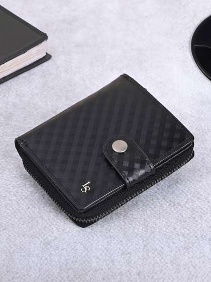 Louis Stitch Handcrafted
                    Spanish Leather Close Zipper Wallet for Men