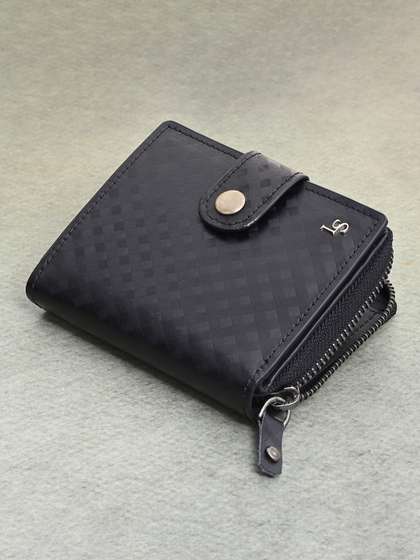 Louis Stitch Handcrafted
                    Spanish Leather Close Zipper Wallet for Men