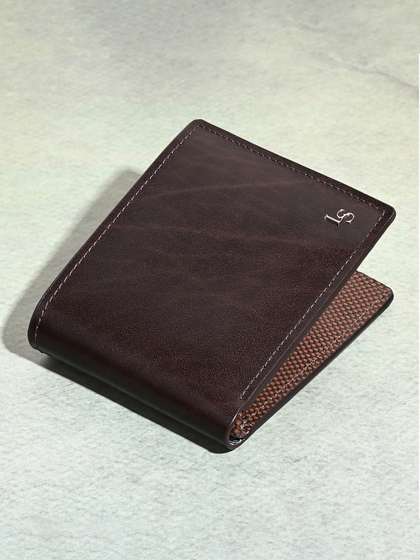 Louis Stitch Men
                    Handcrafted Spanish Leather Three Compartment Wallet
                    for Men