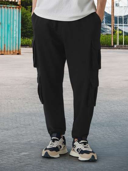 Bewakoof AIR Men Black Super Loose Fit Cargo Joggers