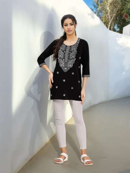 KALINI Women Floral Embroidered Chikankari Kurti
