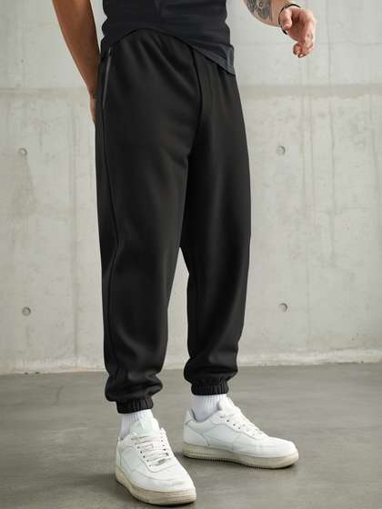 Bewakoof Men Black
                        Oversized Joggers