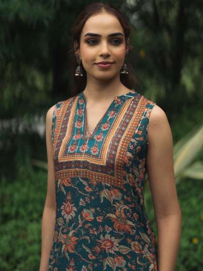 anayna Floral
                          Printed Mandarin Collar Straight Kurta With
                          Trousers