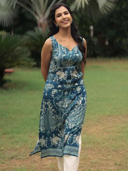 anayna Floral
                        Printed Sweetheart Neck Straight Kurta With
                        Trousers