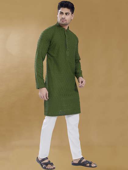 DIVISIVE Floral Embroidered Kurta