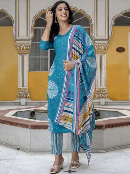 VredeVogel Floral Printed Regular Thread Work Kurta with Trousers & With Dupatta
