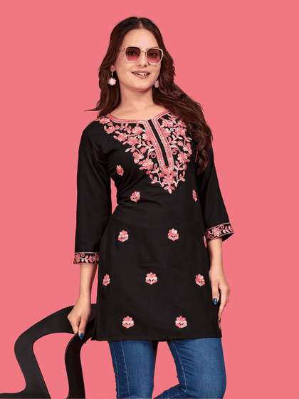 Kalavrund Creation Floral Embroidered Chikankari Kurti