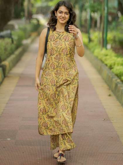 GoSriKi Floral Printed Kurta Set
