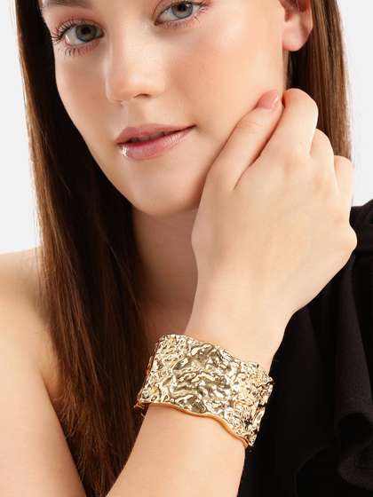 DressBerry Women
                        Enamelled Cuff Bracelet