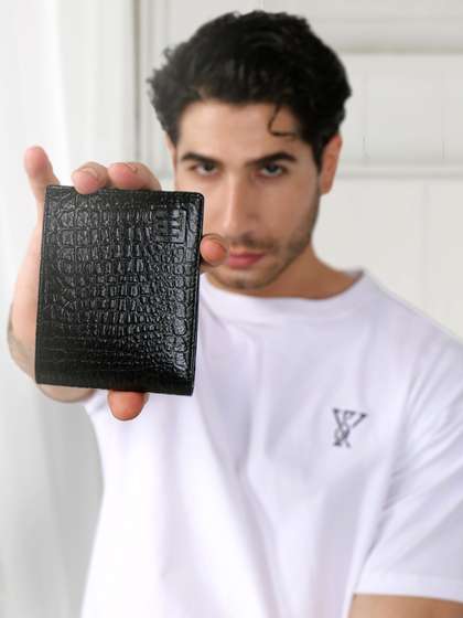 Hayes London Men Wallets
                    Genuine Leather with RFID Blocking