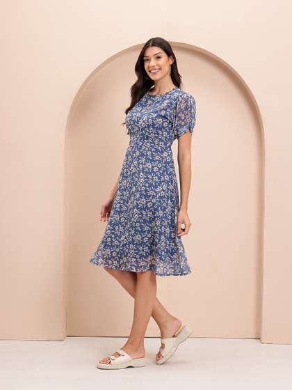 Mast & Harbour
                          Floral Print Puff Sleeve A-Line Midi Dress