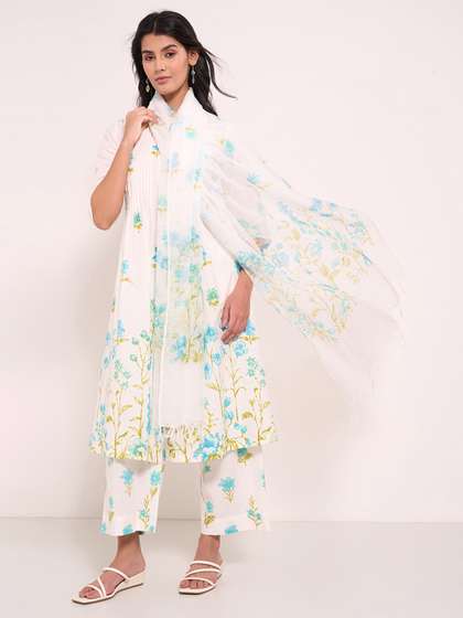 RANGMANCH BY
                        PANTALOONS Floral Printed Dupatta With Tasselled
                        Border