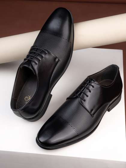 House of Pataudi Men
                        Textured Formal Derbys