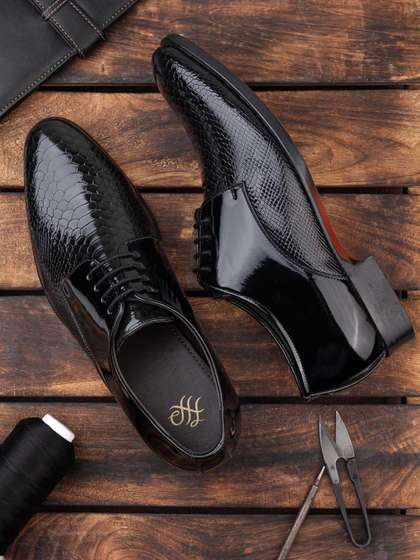 House of Pataudi Men
                        Textured Formal Derbys