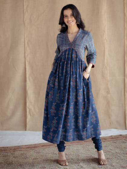 THE INDIAN ETHNIC CO
                        Women Slim-Fit Churidar