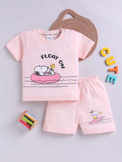 YK X Tinyo Infant Boys
                    Peanuts Printed Pure Cotton Clothing Set