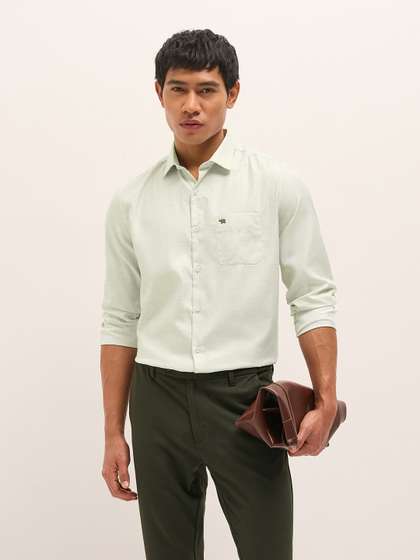 THE BEAR HOUSE Men
                        Tailored Fit Vertical Striped Spread Collar
                        Formal Shirt