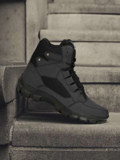 Eego Italy Men
                          Black Leather High-Top Trekking Shoes