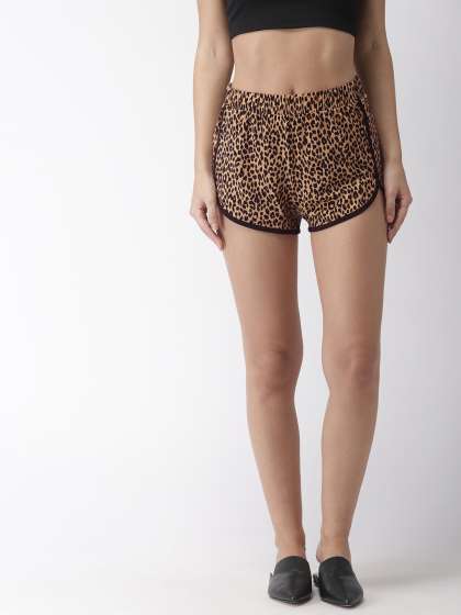 Meeting for the first time from online dating Short pants pictures