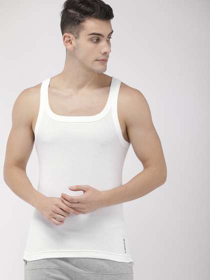 Levis Men Solid
                        Square Neck Sleeveless Pure Cotton Rib Easy Tuck
                        Sports Vest
