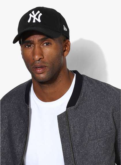 New Era New York Knicks
                    Black 9FORTY Cap