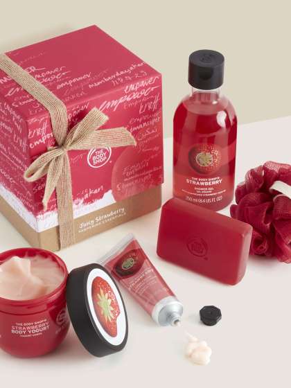 The Body Shop Juicy Strawberry Pampering Essentials Gift Set