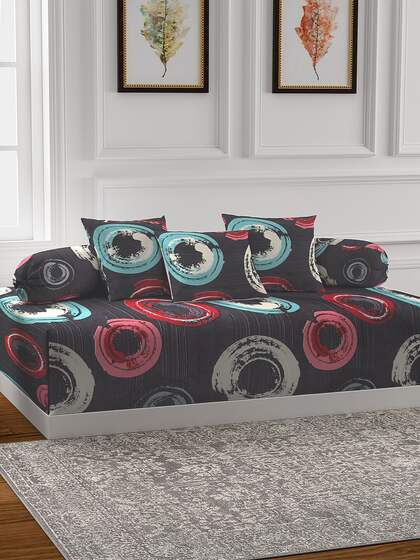 KLOTTHE Grey & Red Printed Bedsheet With Bolster & Cushion Covers