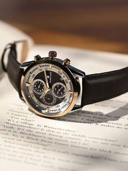 Men Brass Dial & Leather Straps Analogue Watch DK.1.14291-1