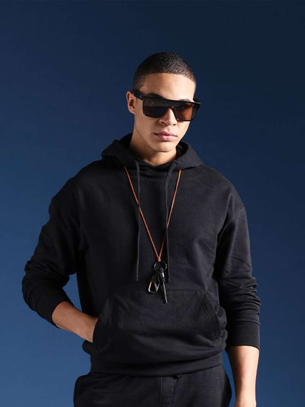 THE BEAR HOUSE Men Solid Pure Cotton Relaxed Fit Hooded Sweatshirt — image 1 of 8
