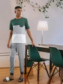 Men Colourblocked Pyjamas Set