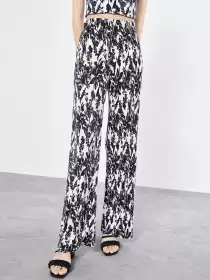 Women Loose Fit Pleated High-Rise Trousers