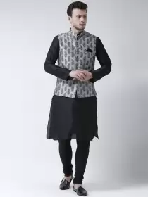 Men Solid Kurta with Churidar