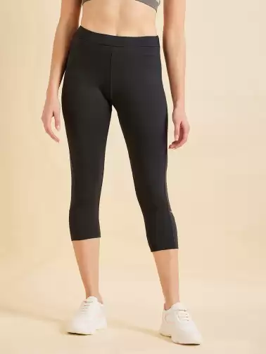 Women Mid-Rise Sports Capris - image 2