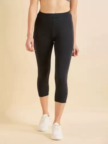 Women Mid-Rise Sports Capris - image 2
