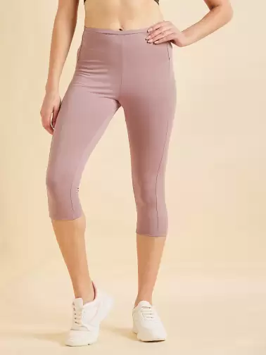Women Mid-Rise Sports Capris - image 2