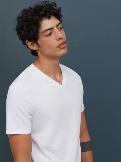 V-Neck T-shirt Regular Fit - image 3