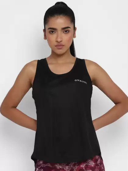 Sports T-shirt With Back Slit - image 3