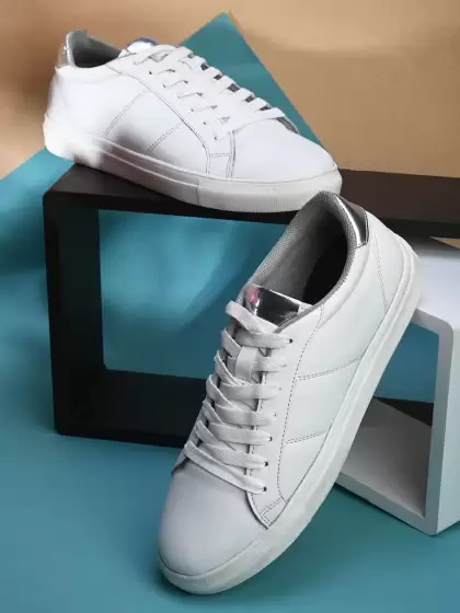 Women Lightweight Sneakers - image 3