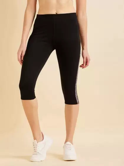Women Mid-Rise Sports Capris - image 3