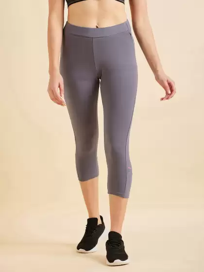 Women Mid-Rise Sports Capris - image 3