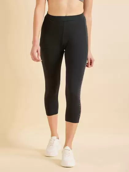 Women Mid-Rise Sports Capris - image 3