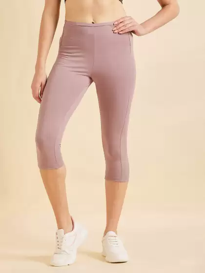 Women Mid-Rise Sports Capris - image 3
