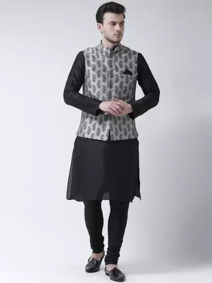 Men Solid Kurta with Churidar - image 3