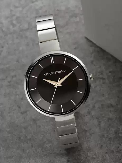 Women Stainless Steel Straps Watch - image 4