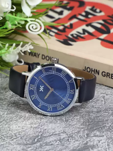Women Leather Straps Watch - image 4